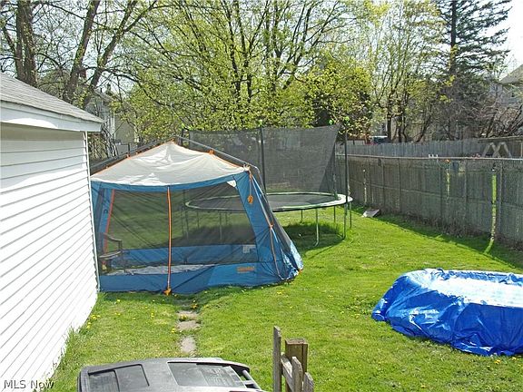 3rd image of 867 Kling St