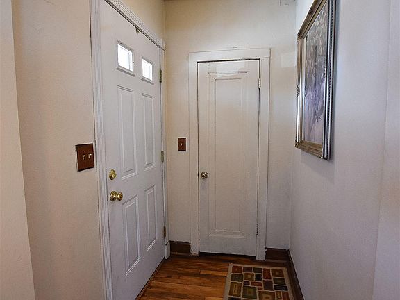 2nd image of 904 W New York Ave