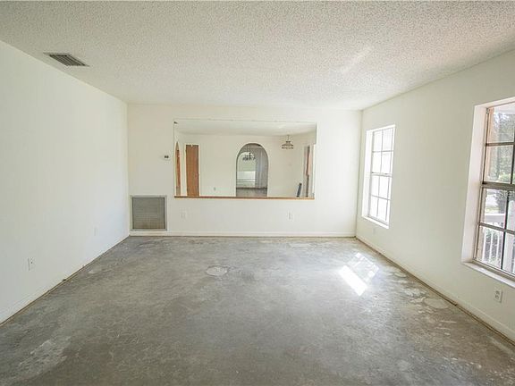 5th image of 14813 Berkford Ave