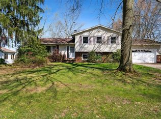 5883 Fernlane Dr, Akron, OH 44319