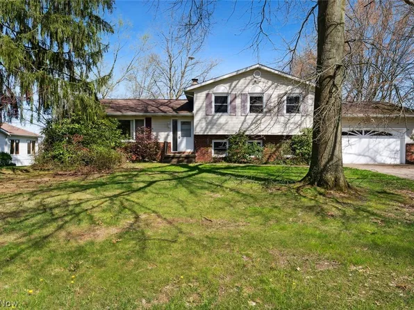 5883 Fernlane Dr, Akron, OH 44319