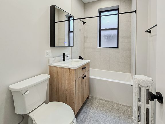 4th image of 4953 N Oakley Ave #3