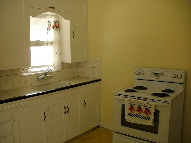 2nd image of 216 E Rosewood Ave