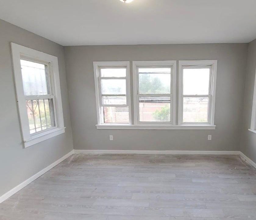 2nd image of 18 Boylan St #1