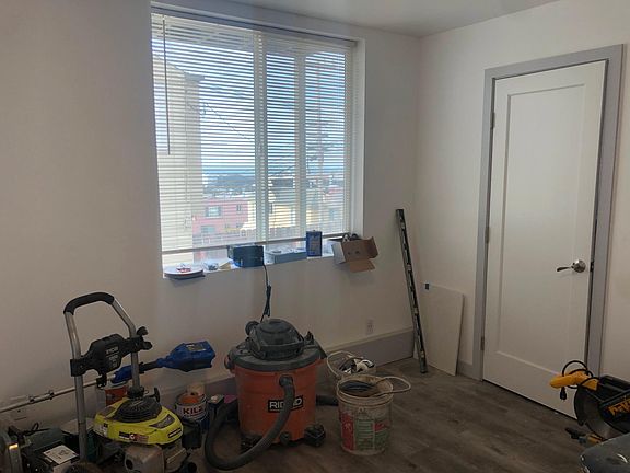 5th image of 715 Sargent St