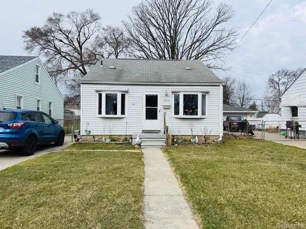 28381 Hillview St, Roseville, MI 48066