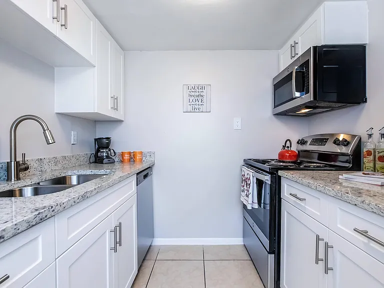 Urban Place Apartments — Photo 30