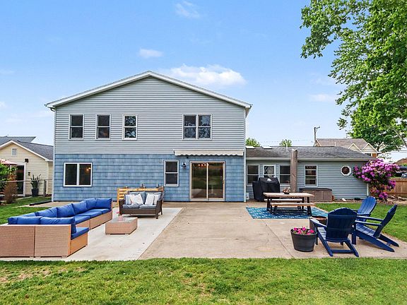 3rd image of 545 Lake Dr