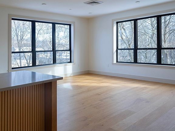 5th image of 1025 Massachusetts Ave #213