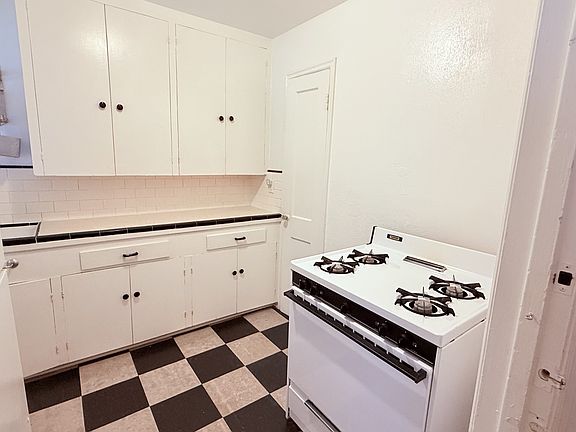 2nd image of 1934 North Blvd Unit 6