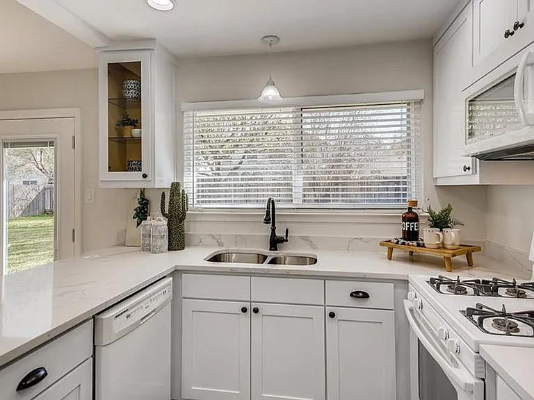 505 Hillside Dr — Photo 8