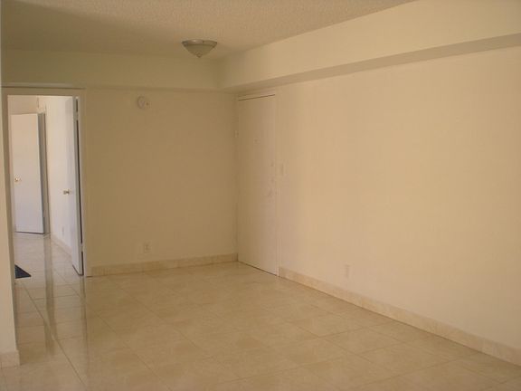 4th image of 137 Golden Isles Dr APT 1202
