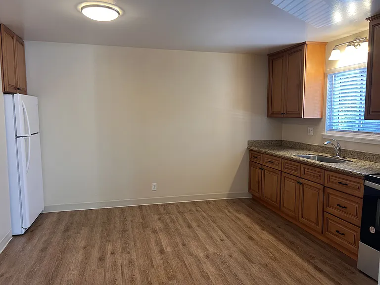 22322 Center St #5 — Photo 9