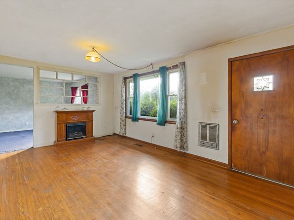 1003 Twin Creek Rd, Charlotte, TN 37036