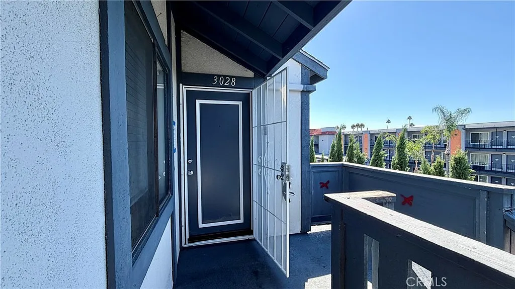 3 bed, 1026 sqft, $3,150 — Photo 2