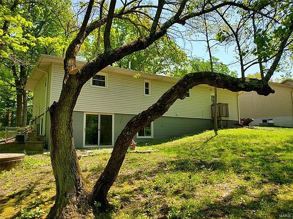 2nd image of 26 Oakdale Lake Cir