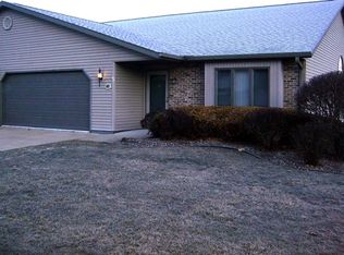 716 Milnes Dr, Morrison, IL 61270