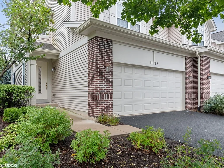 1212 Townes Cir — Photo 1