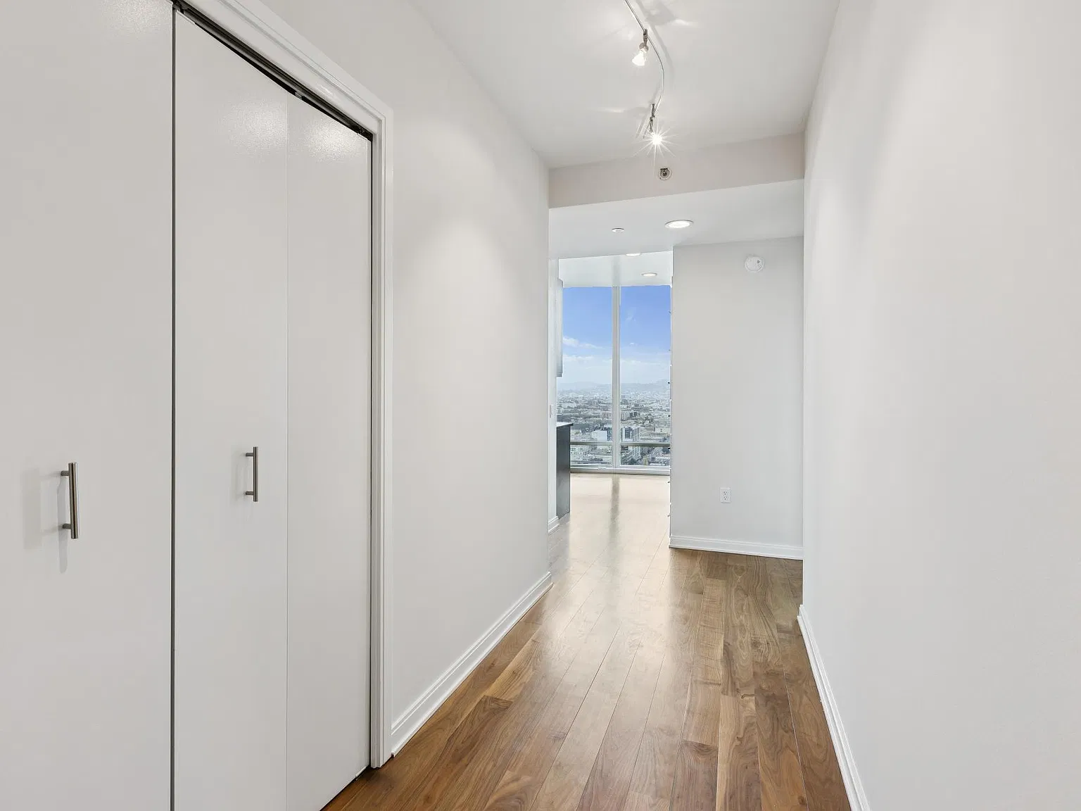 3 bed, 1971 sqft, $16,499 — Photo 3
