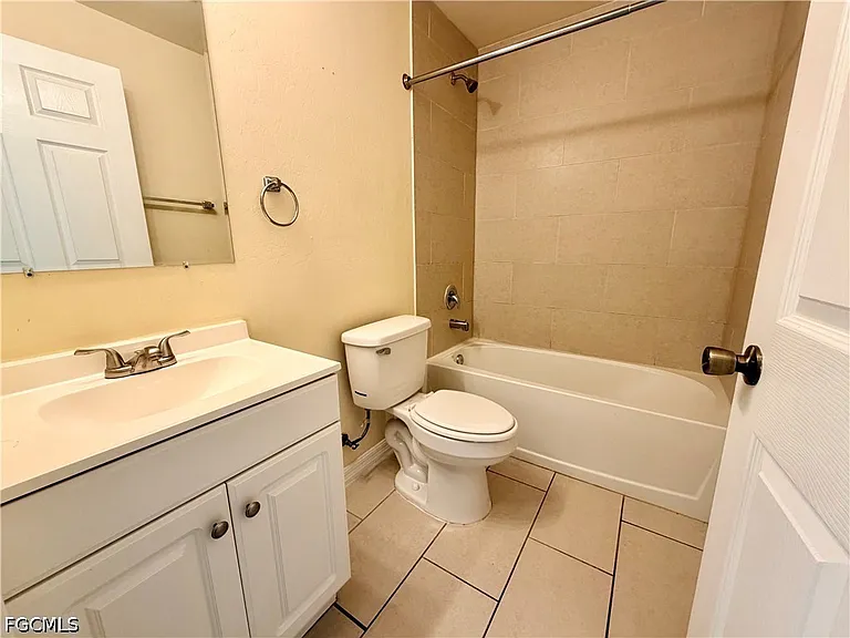 1044 NE 8th Pl #1104 — Photo 9