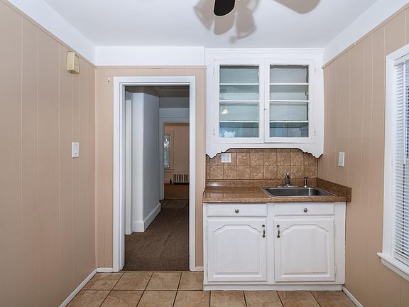 4th image of 21 Wallace St #2