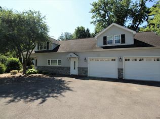 42 Maxwell Rd, Newtonville, NY 12110