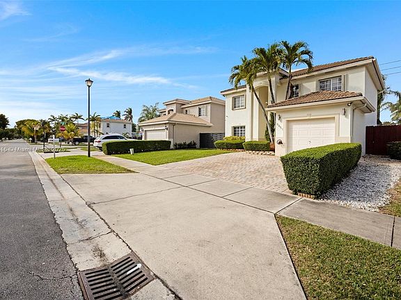 3rd image of 8851 SW 208th Ter