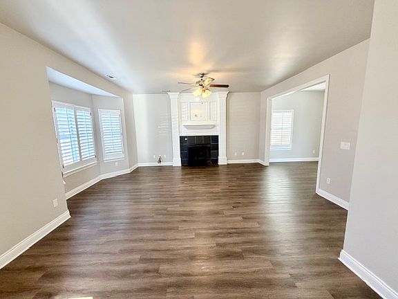 4th image of 884 N Meadowlands Dr