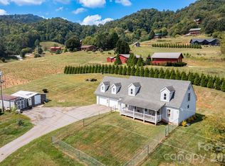 378 Yates Cove Rd, Waynesville, NC 28785