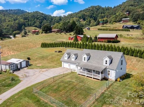 378 Yates Cove Rd, Waynesville, NC 28785