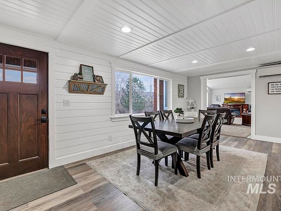 3rd image of 1785 River Rd