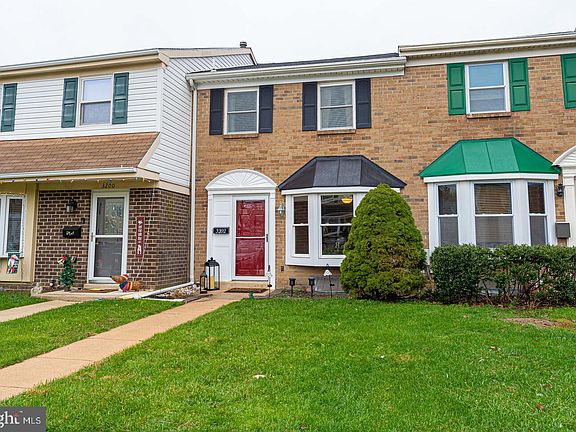 2nd image of 3202 Emerald Pl