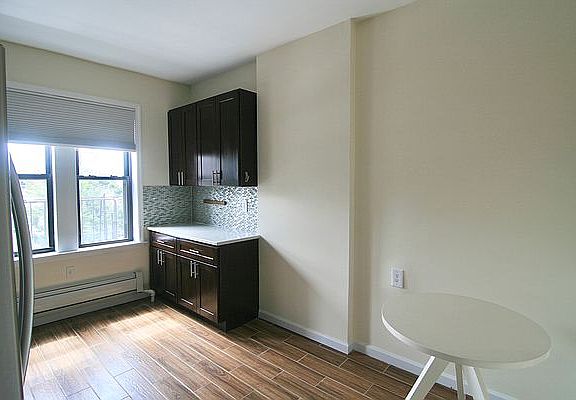 3rd image of 2309 38th St APT 3