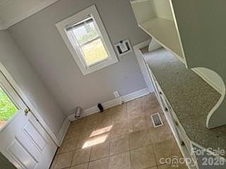 5th image of 826 W Davidson Ave