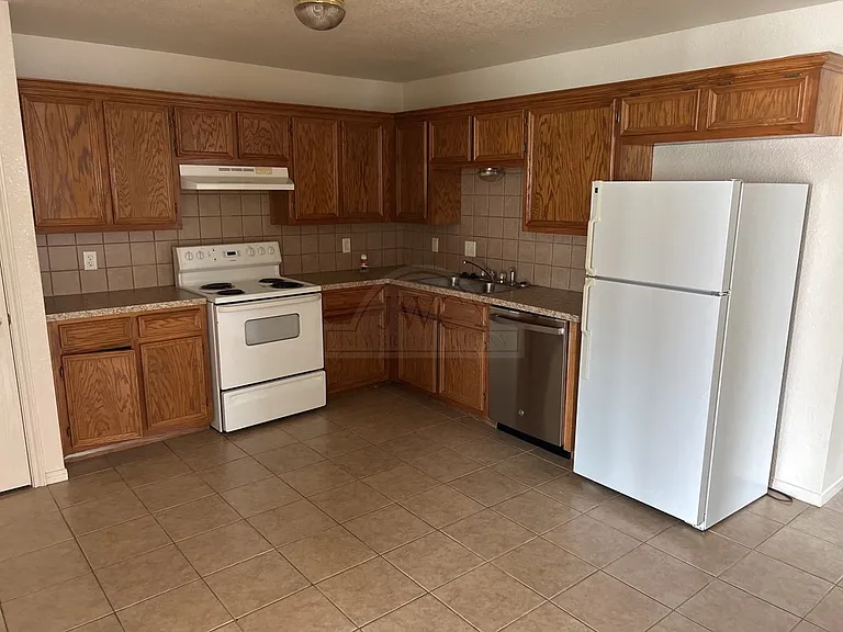 502 Primrose Dr — Photo 6
