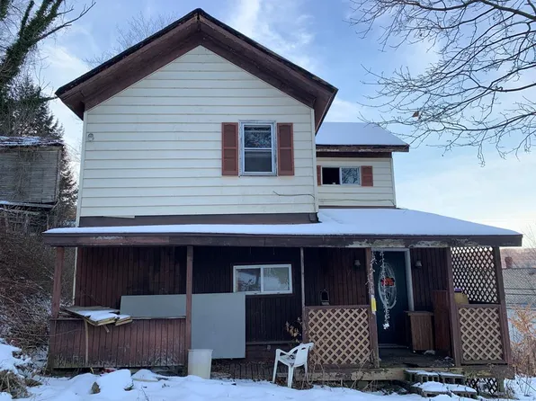 708 14th St, Franklin, PA 16323