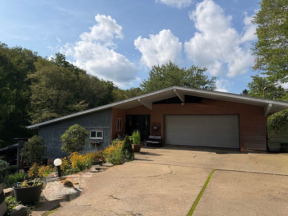 1st image of 990 Deer Ln