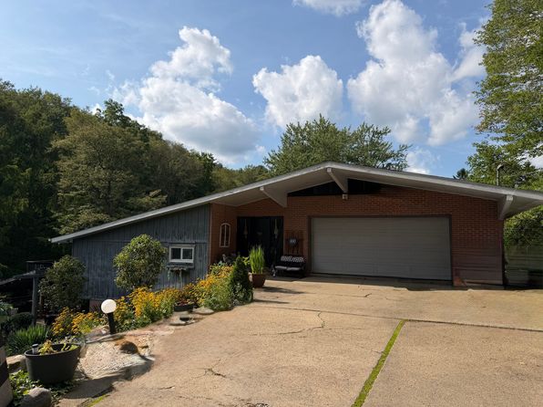 990 Deer Ln