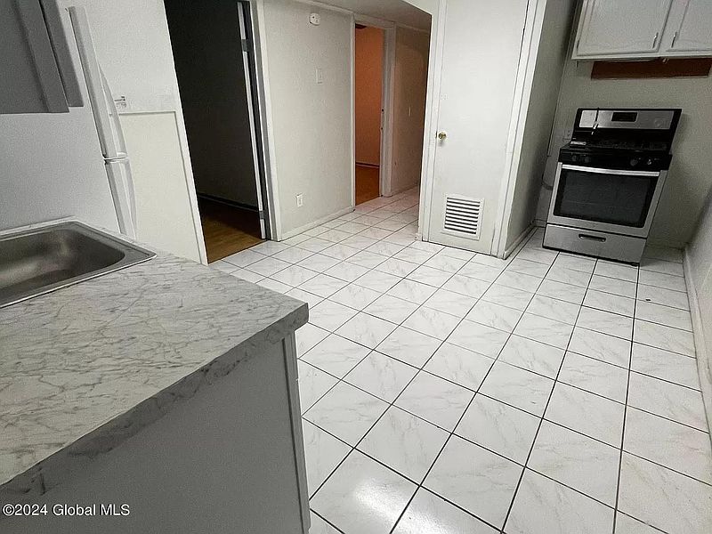 4th image of 1701 Carrie Street