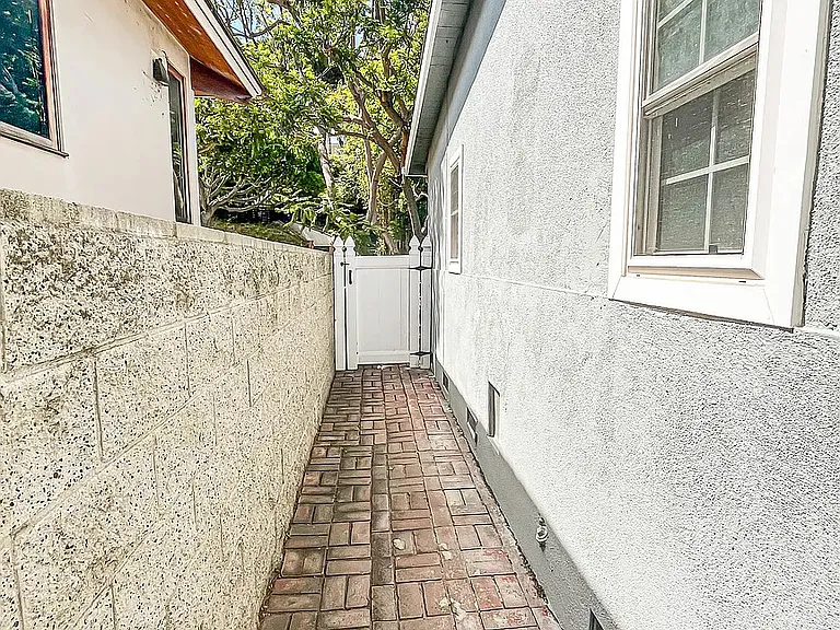 2024 Navy St — Photo 35