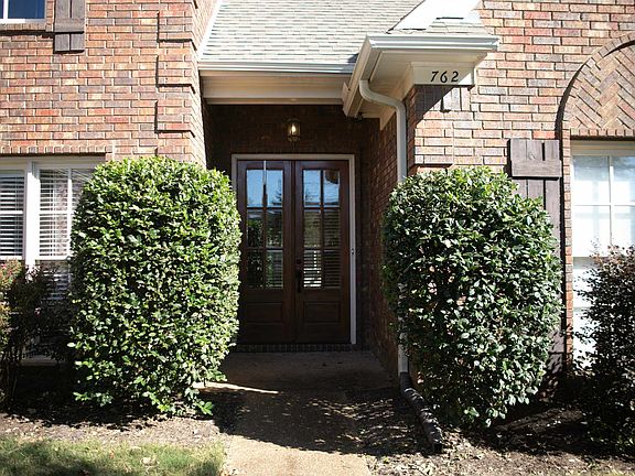 2nd image of 762 Crimson Oaks Ln
