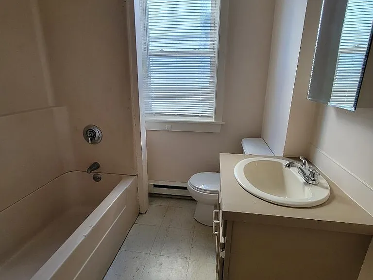29 Pleasant St #C — Photo 1