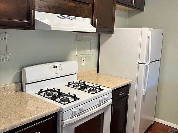 3rd image of 9666 E Idlewood Dr