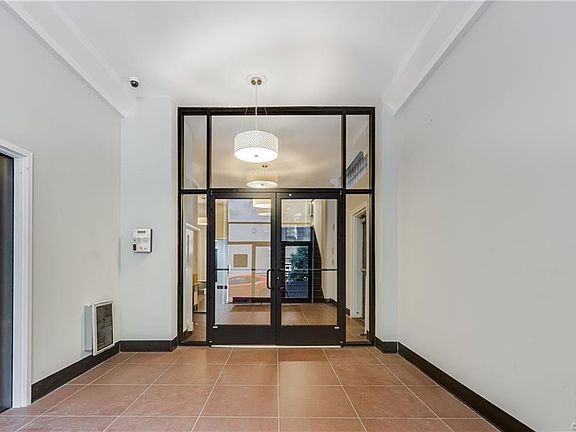 3rd image of 6 N 6th St #U4b