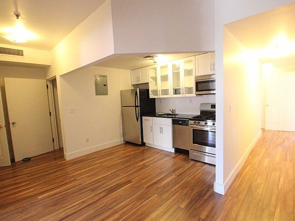 3rd image of 202 Meserole St APT 7