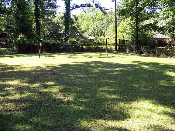 LARGE fenced back yard