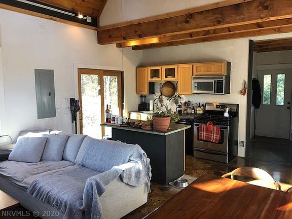 2nd image of 3261 Nikkel Ln