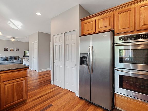 5th image of 1671 52nd Ave SE