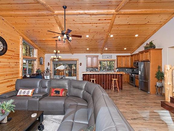 4th image of 41920 Evergreen Dr