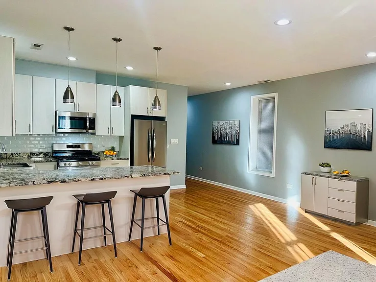1750 W Cermak Rd #2 — Photo 2